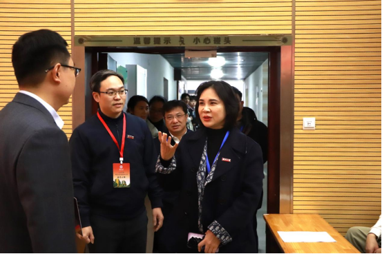 吴明红校长莅临 樱花动漫
检查指导研究生复试工作